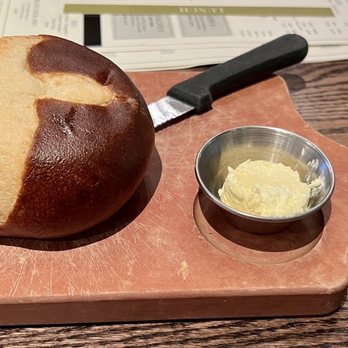 Cooper’s Hawk Winery & Restaurant - Pretzel Bread - Wine Bars Near Me - Gurnee, Illinois