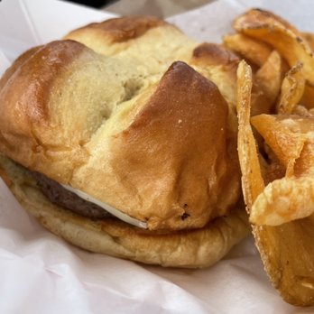 Pemaquid Seafood - Cheeseburger and homemade chips. Get the homemade chips! - Seafood Near Me - Pemaquid, Maine Pemaquid Seafood - Cheeseburger and homemade chips. Get the homemade chips! - Seafood Near Me - Pemaquid, Maine