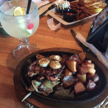 Applebee's Grill + Bar - Mmm it was part of the 2 for $25 deal... So good, chicken and shrimp grilled - American Near Me - Riverside, California