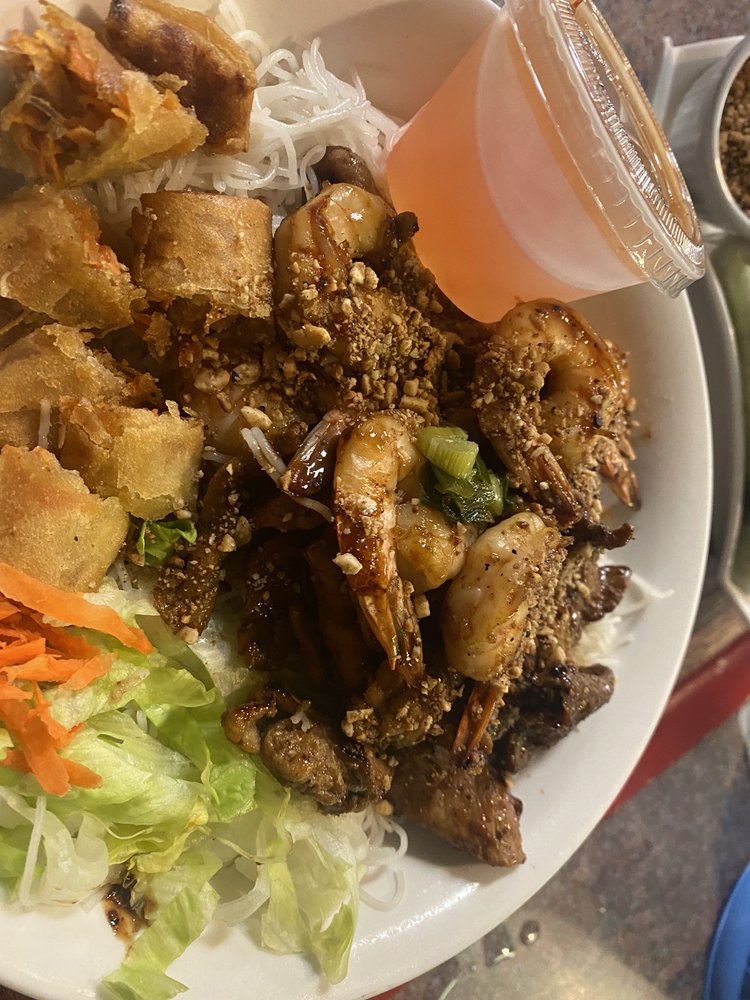 VIETNAMESE NOODLE HOUSE Updated September 2024 39 Photos & 21 Reviews 202 2 Street W