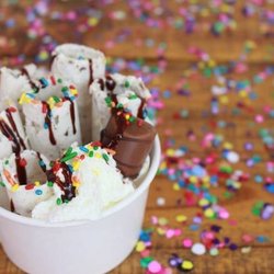 Rolando Nieves y sus Marquesitas - Nieve Emilio. Kinder bueno, kinder chocolate y chispas de colores.