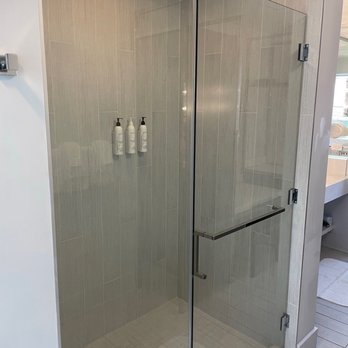 Hotel Bella Grace - Huge shower - Hotels Near Me - Charleston, South Carolina Hotel Bella Grace - Huge shower - Hotels Near Me - Charleston, South Carolina