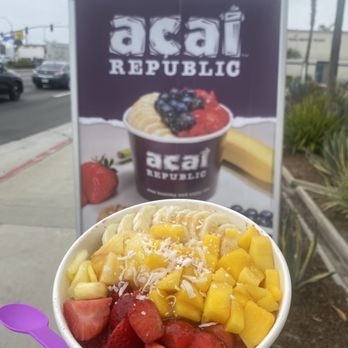 Acai Republic - The Cali Bowl love the mango and pineapple - Juice Bars & Smoothies Near Me - Costa Mesa, California Acai Republic - The Cali Bowl love the mango and pineapple - Juice Bars & Smoothies Near Me - Costa Mesa, California