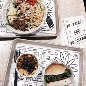 Photo of by CHLOE - New York, NY, United States. Quinoa Taco Salad Mac N ' Cheese The Classic Burger