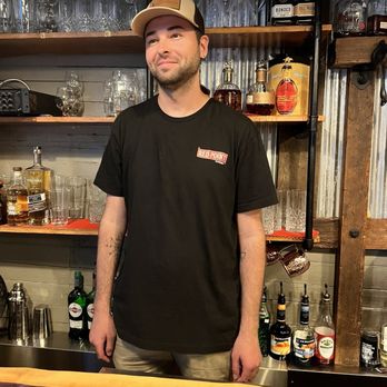 The Oak & Ivy Taphouse - Ryan bartending - Breweries Near Me - Smithfield, Virginia The Oak & Ivy Taphouse - Ryan bartending - Breweries Near Me - Smithfield, Virginia