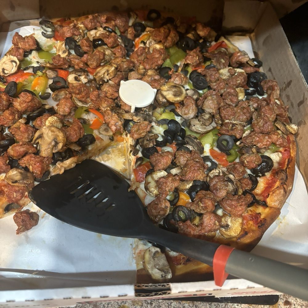 Gondola Pizza - Deluxe puzza - Pizza Near Me - La Mirada, California Gondola Pizza - Deluxe puzza - Pizza Near Me - La Mirada, California