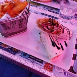 Samy's Diner - Wrap al pacino au premier plan, burger samys en fond