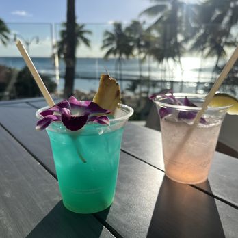 Queensbreak Restaurant - Drinks with a view - New American Near Me - Honolulu, Hawaii