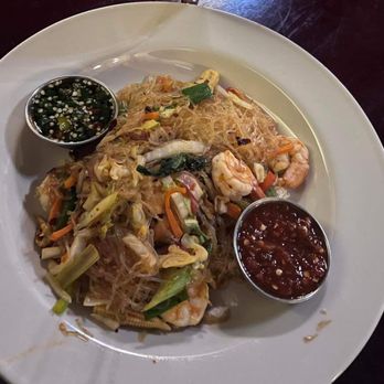 Lina's Thai Bistro - Spicy Basil Noodles with Shrimp - Sushi Bars Near Me - Dubuque, Iowa