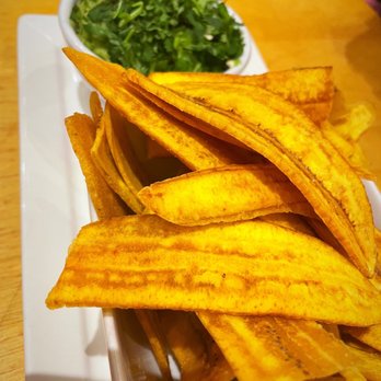 Empanada Mama - Hell's Kitchen - Guacamole & Plantain Chips - Latin American Near Me - New York, New York