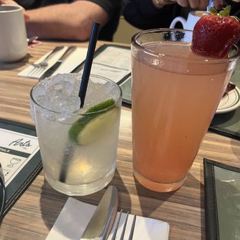 Art's Corner Cafe - Mimosa and Margarita - Breakfast & Brunch Near Me - Ventura, California Art's Corner Cafe - Mimosa and Margarita - Breakfast & Brunch Near Me - Ventura, California