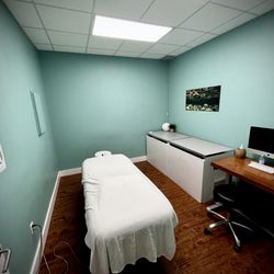 Aktiv Coast Healthcare - Massage Therapy Room