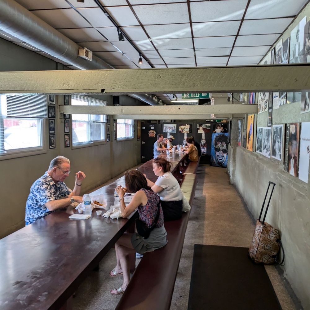 Mr. Beef - Classy Air-conditioned dining room. Grab a seat, make some friends. - Fast Food Near Me - Chicago, Illinois Mr. Beef - Classy Air-conditioned dining room. Grab a seat, make some friends. - Fast Food Near Me - Chicago, Illinois
