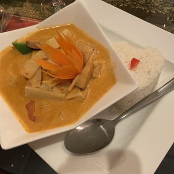 Bangkok Village - Red curry with tofu - Thai Near Me - Naperville, Illinois