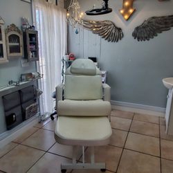 Dragonfly Permanent Makeup - Permanent Makeup Treatment Room at Dragonfly Permanent Makeup Salon Inc