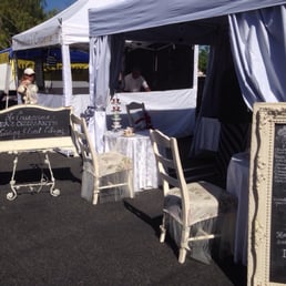 Cute little booth! Cute little booth!