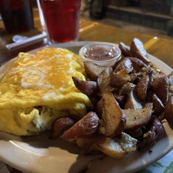 Red's Restaurant - Egg omelette with home fries