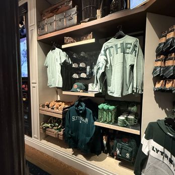 Harry Potter Shop - Merchandise - Books, Mags, Music & Video Near Me - New York, New York