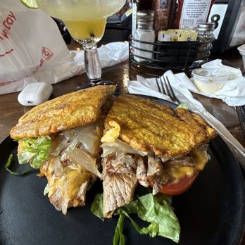 Leños Colombian Restaurant - Colombian Near Me - Hoffman Estates, Illinois