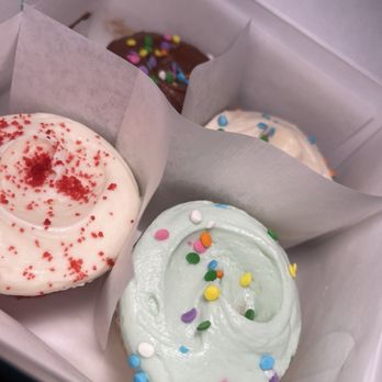SusieCakes - 4 Box Cupcake Assortment - Bakeries Near Me - Costa Mesa, California SusieCakes - 4 Box Cupcake Assortment - Bakeries Near Me - Costa Mesa, California