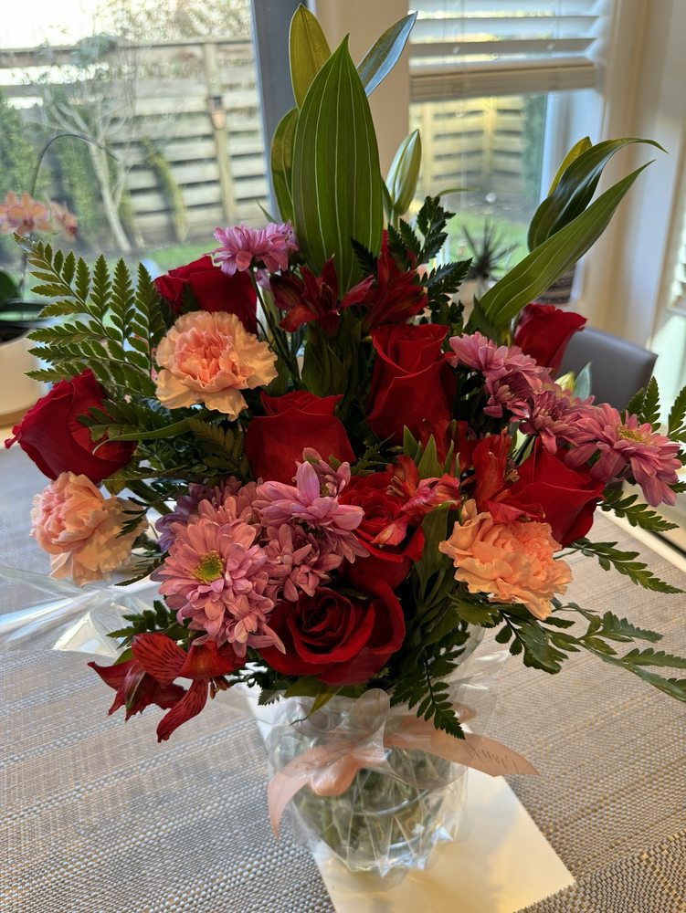 ROBSON FLOWERS Updated September 2024 511 Howe Street, Vancouver