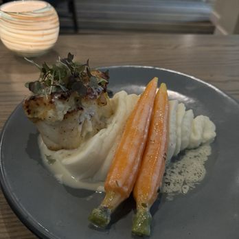 Verandah - Crab crusted grouper with mashed potatoes and carrots. - Seafood Near Me - Amelia Island, Florida Verandah - Crab crusted grouper with mashed potatoes and carrots. - Seafood Near Me - Amelia Island, Florida