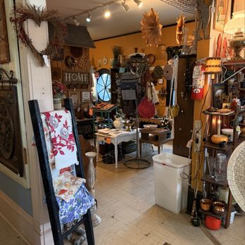The Big White House - Cute inside spaces - Antiques Near Me - Anoka, Minnesota The Big White House - Cute inside spaces - Antiques Near Me - Anoka, Minnesota