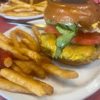 Wynn's Diner - Cheeseburger and fries - Diners Near Me - Asheville, North Carolina Wynn's Diner - Cheeseburger and fries - Diners Near Me - Asheville, North Carolina