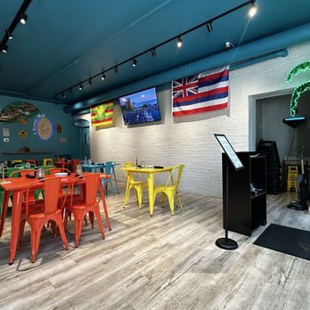 Onolicious Hawaii - Inside - Hawaiian Near Me - Cincinnati, Ohio Onolicious Hawaii - Inside - Hawaiian Near Me - Cincinnati, Ohio