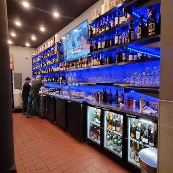 Limoncello - Wine bar area - Pizza Near Me - San Francisco, California