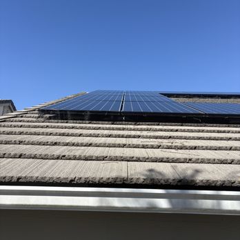 Garay Cleaning Service - Clean panels and nice bird guard mesh. - Gutter Services Near Me - Vallejo, California Garay Cleaning Service - Clean panels and nice bird guard mesh. - Gutter Services Near Me - Vallejo, California
