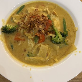 Grub Thai - Yellow Curry with Chicken (also came with fresh bowl of Jasmine Rice - Pan Asian Near Me - Snowmass Village, Colorado Grub Thai - Yellow Curry with Chicken (also came with fresh bowl of Jasmine Rice - Pan Asian Near Me - Snowmass Village, Colorado
