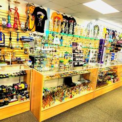 smoke shop station - WE A BIG SELECTION OF WATER PIPES AND WE ARE GIVING 500 WATER PIPES FOR FREE