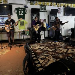 Troy's - Live music