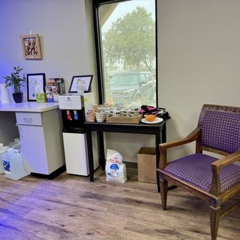 Atlantic Veterinary Clinic - Waiting area - Veterinarians Near Me - Davenport, Florida Atlantic Veterinary Clinic - Waiting area - Veterinarians Near Me - Davenport, Florida
