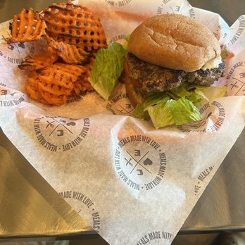 Clean Eatz - Concord - Tasteless bun, dry burger, no seasoning, a slice of tomato and few strips of red onion. Only good tasting addition was ketchup. - Cafes Near Me - Concord, North Carolina Clean Eatz - Concord - Tasteless bun, dry burger, no seasoning, a slice of tomato and few strips of red onion. Only good tasting addition was ketchup. - Cafes Near Me - Concord, North Carolina