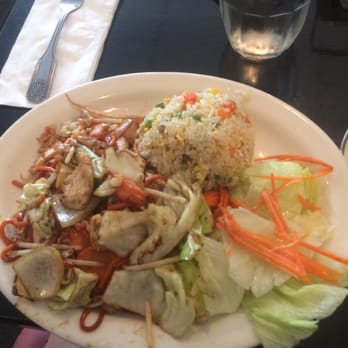Siamese Restaurant - There chicken chow mein. Very oily but delicious. - Thai Near Me - La Verne, California Siamese Restaurant - There chicken chow mein. Very oily but delicious. - Thai Near Me - La Verne, California