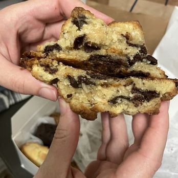Levain Bakery - Chocolate Chip Walnut Cookie - Bakeries Near Me - Los Angeles, California Levain Bakery - Chocolate Chip Walnut Cookie - Bakeries Near Me - Los Angeles, California