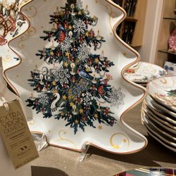 This platter is pretty! Great spot for cookies!