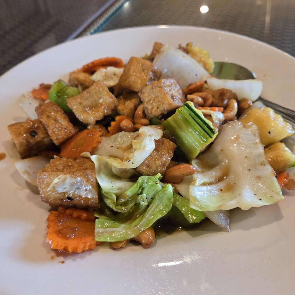 Manee Thai Restaurant - Cashew stir fry with tofu - Thai Near Me - Ballwin, Missouri Manee Thai Restaurant - Cashew stir fry with tofu - Thai Near Me - Ballwin, Missouri