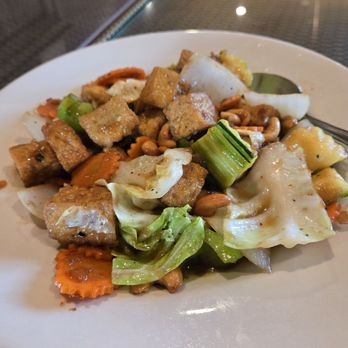 Manee Thai Restaurant - Cashew stir fry with tofu - Thai Near Me - Ballwin, Missouri