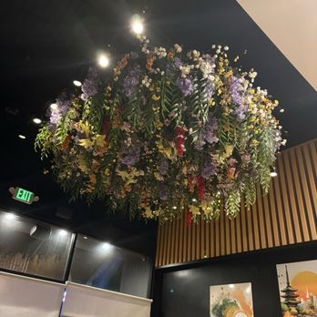 Cavi Sushi - Sushi Bars Near Me - Glendale, California