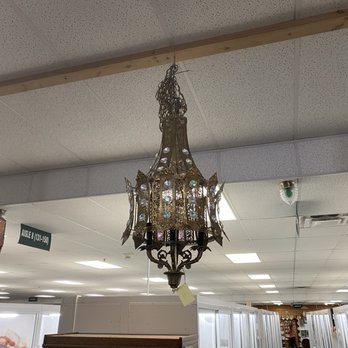 Aaa I 76 Antique Mall - An evil, villainous Disney queen is missing her chandelier - Antiques Near Me - Rootstown, Ohio