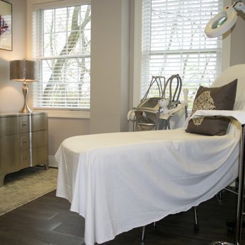 Spring House Laser Pain Center - Treatment Room - Chiropractors Near Me - Lower Gwynedd, Pennsylvania Spring House Laser Pain Center - Treatment Room - Chiropractors Near Me - Lower Gwynedd, Pennsylvania