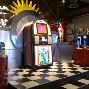 Jukebox - The actual jukebox - American Near Me - Dollard-des-Ormeaux, Quebec