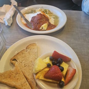 Magnolia Cafe South - Primadora omelette with fruit and toast - Breakfast & Brunch Near Me - Austin, Texas Magnolia Cafe South - Primadora omelette with fruit and toast - Breakfast & Brunch Near Me - Austin, Texas