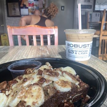 Robust Coffee Lounge - Banana Bread French Toast & Honey Nut Latte - Breakfast & Brunch Near Me - Chicago, Illinois Robust Coffee Lounge - Banana Bread French Toast & Honey Nut Latte - Breakfast & Brunch Near Me - Chicago, Illinois