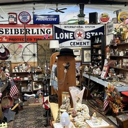 Flea Market 13 & Antiques - Store inside