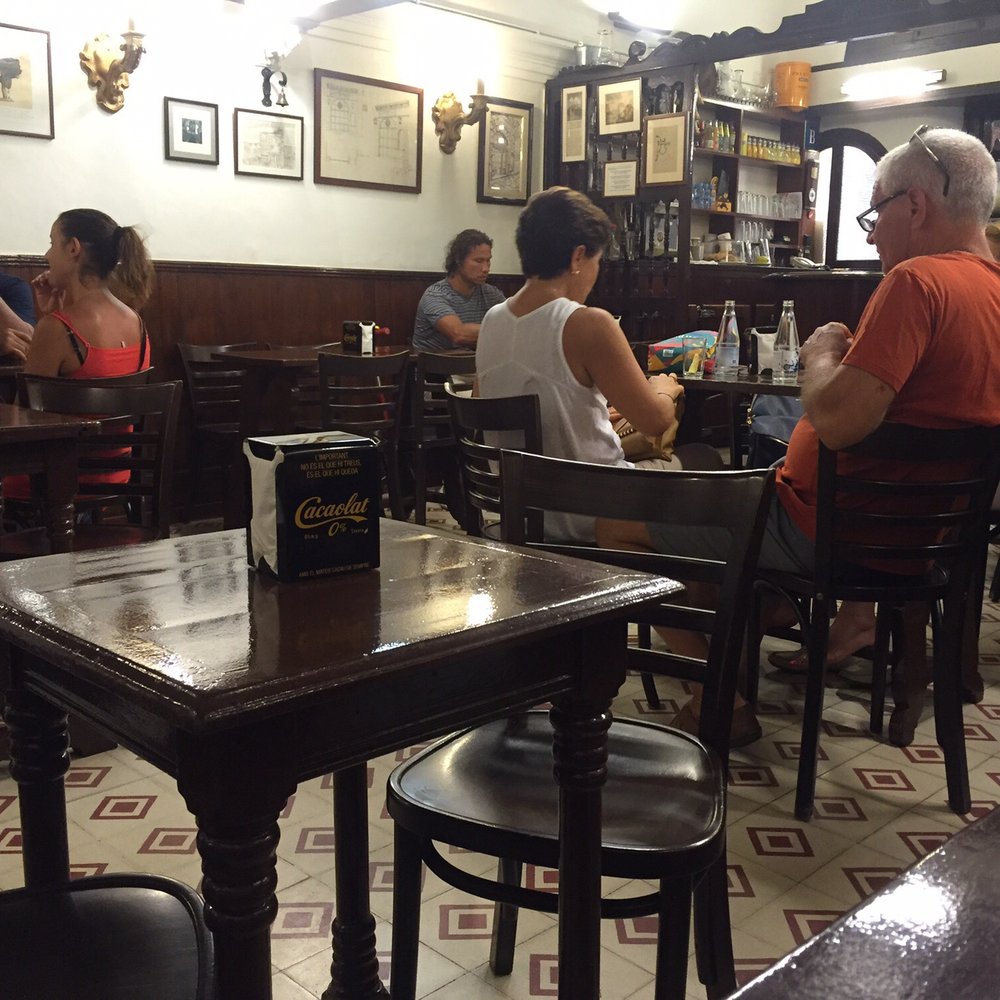 Dulcinea - Cute little sitting area downstairs - Cafeteria Near Me - Barcelona, B