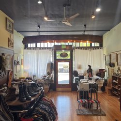 Average Joe's Vintage Collective - Showroom